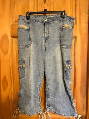 Women’s Light Wash Denim Cargo Stretchy Capri with Drawstring Hem Size 18W